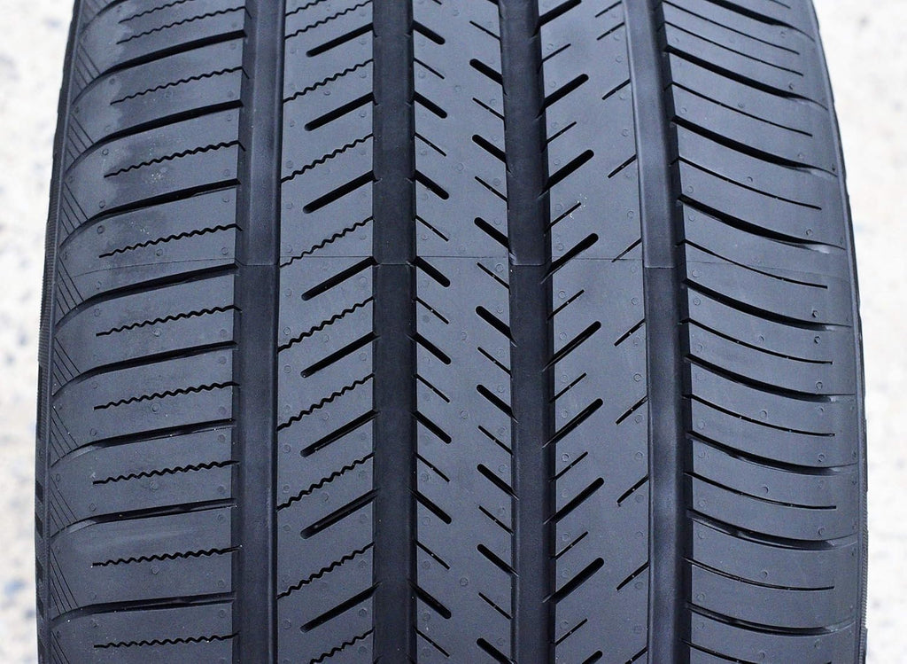 285/40R22 All-Season Performance Radial Tire H657280