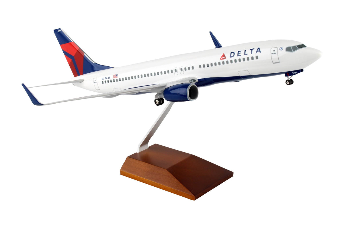 Delta 737-800 1/100 with Gear and Wood Stand T913