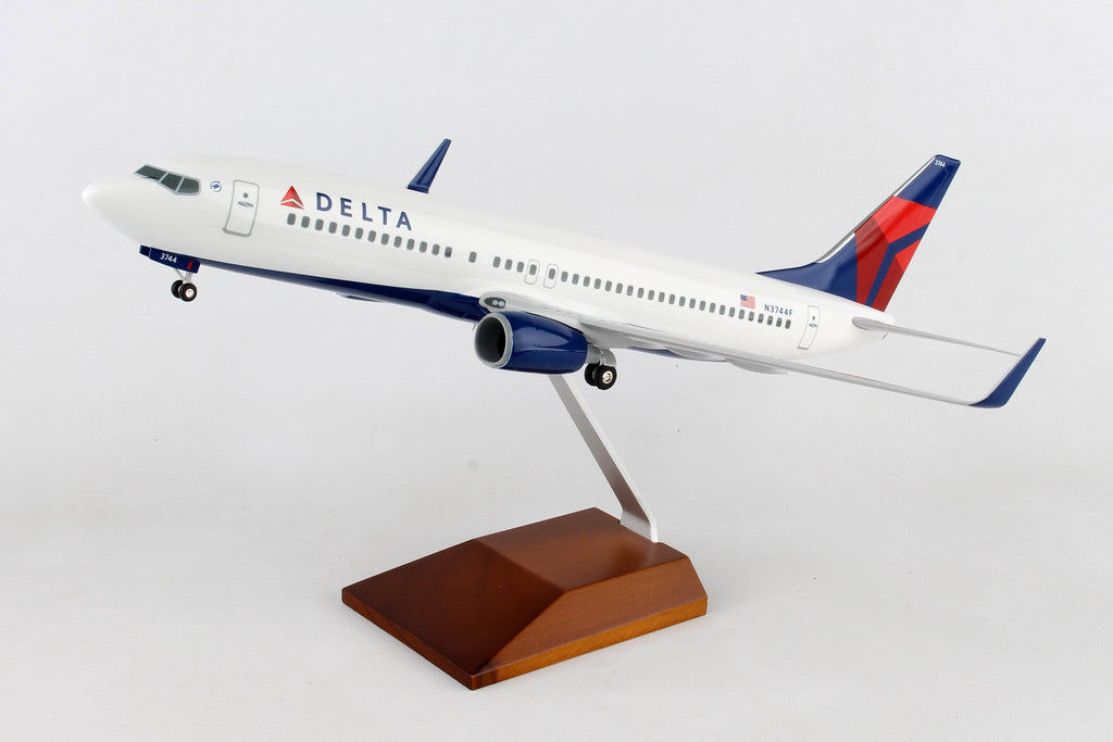 Delta 737-800 1/100 with Gear and Wood Stand T913