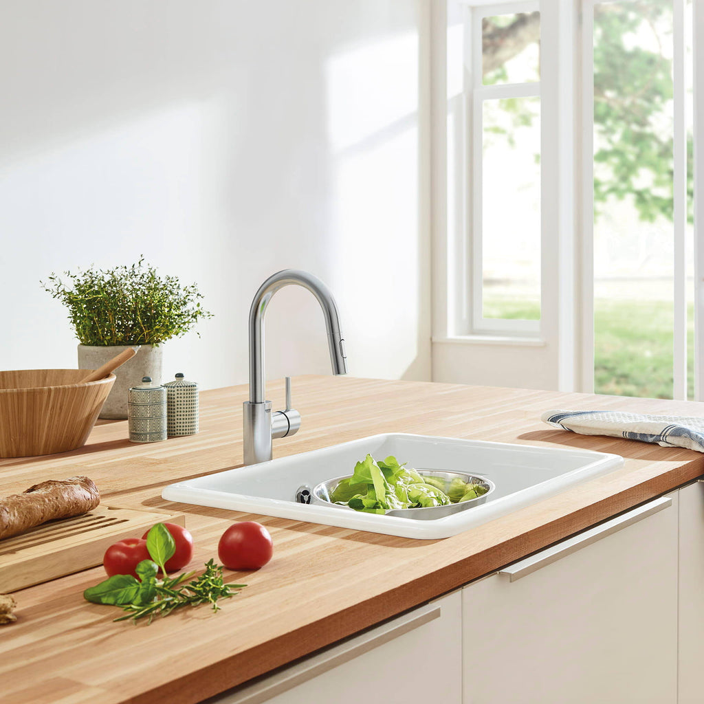 Single-Handle Kitchen Faucet in SuperSteel O17976